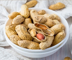 بادام زمینی فله